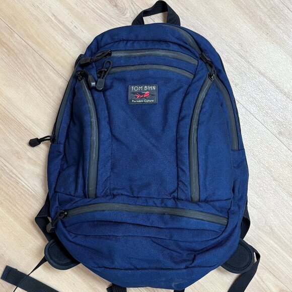Tom Bihn Synapse 19 Navy exterior Iberian Red interior travel outdoors unisex - Picture 1 of 14